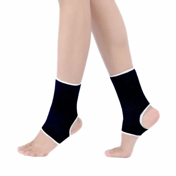 AN01 ankle support black