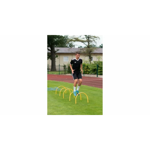 Arcada pase fotbal, cu varf