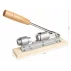 Nutcracker pe suport – spargator de nuci robust din otel inoxidabil cu baza din lemn