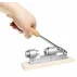 Nutcracker pe suport – spargator de nuci robust din otel inoxidabil cu baza din lemn