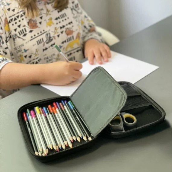 Penar scolar Maaleo Folding pencil case, dimensiuni 23 x 15.5 x 4 cm (continutul nu este inclus)