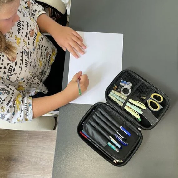 Penar scolar Maaleo Folding pencil case, dimensiuni 23 x 15.5 x 4 cm (continutul nu este inclus)
